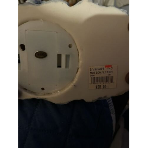 Vintage tabletop lighthouse with motion lights and sounds - Picture 3 of 3